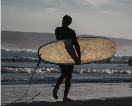 ロングボードサーフィンの様子